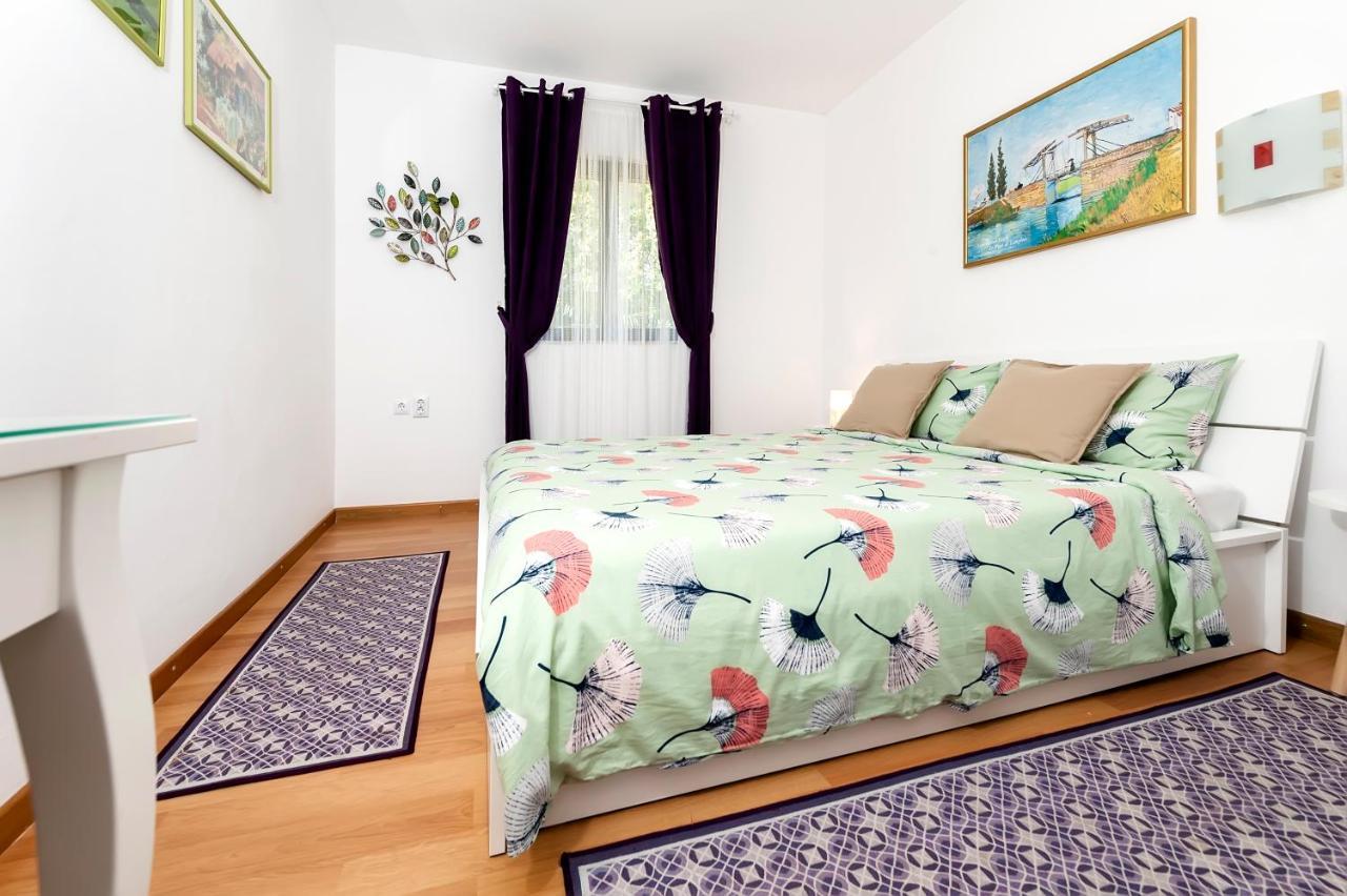 Apartments Aja And Stefy Ровин Екстериор снимка