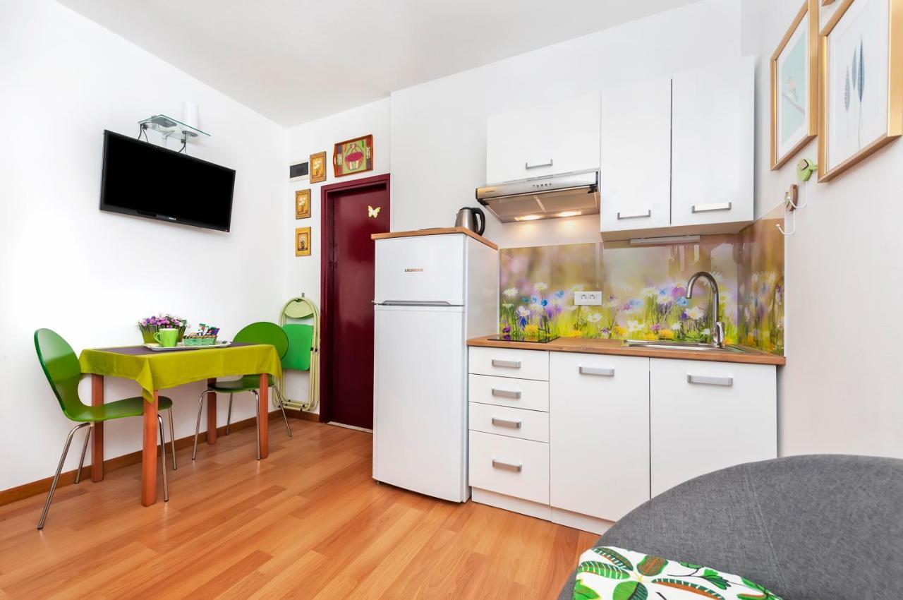 Apartments Aja And Stefy Ровин Екстериор снимка