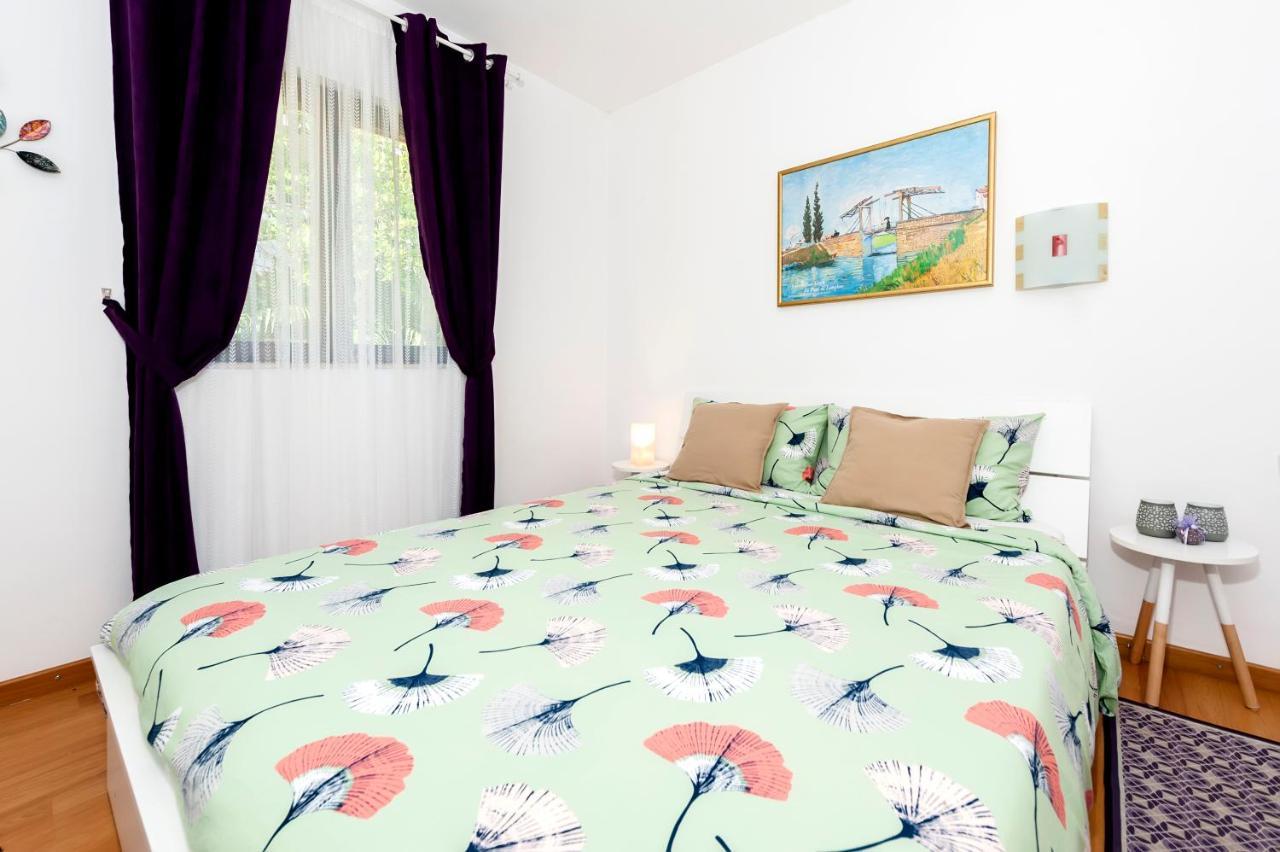 Apartments Aja And Stefy Ровин Екстериор снимка